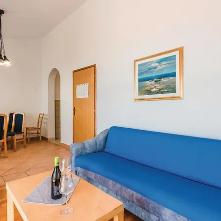 1 Bedroom Beautiful Apartment In Njivice