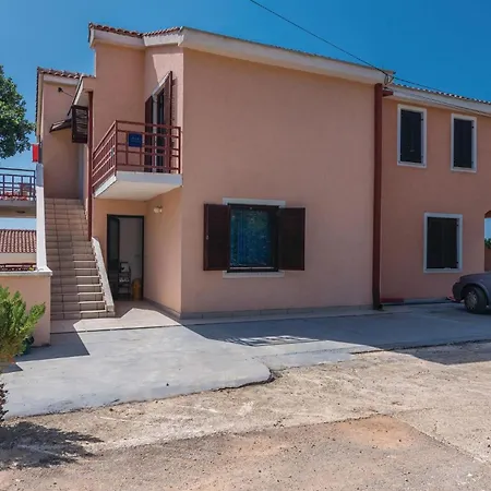 1 Bedroom Beautiful Apartment In Njivice *
