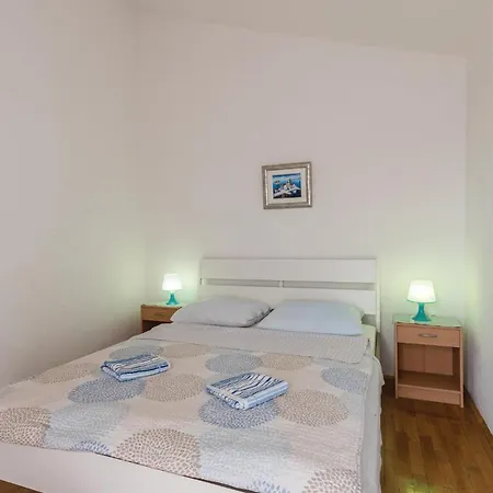 Apartmán Amazing Apartment In Njivice With House Sea View