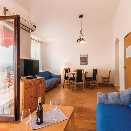Amazing Apartment In Njivice With House Sea View Apartmán Njivice