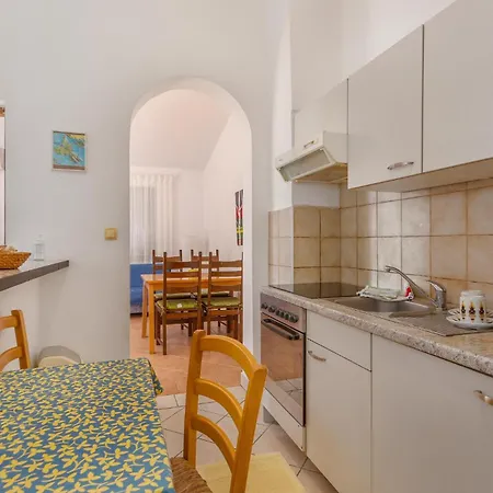 1 Bedroom Beautiful Apartment In Njivice