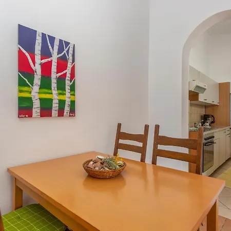 1 Bedroom Beautiful Apartment In Njivice