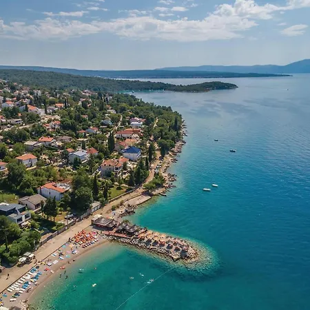 Apartmán Amazing Apartment In Njivice With House Sea View *